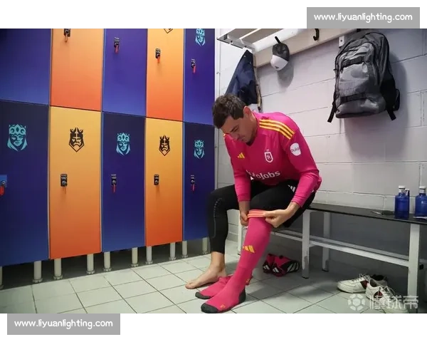 卡西神扑 + 网友调侃:阿圭罗单刀不进,射术堪忧? 卡西神扑 + 网友调侃:阿圭罗单刀不进,射术堪忧?