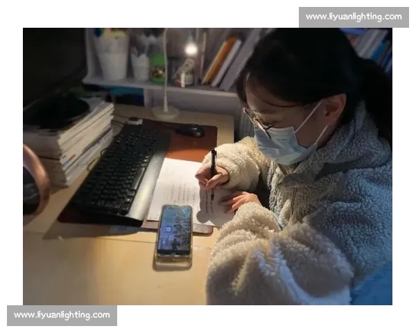 多维视角下的高中生杜某：成长、挑战与突破